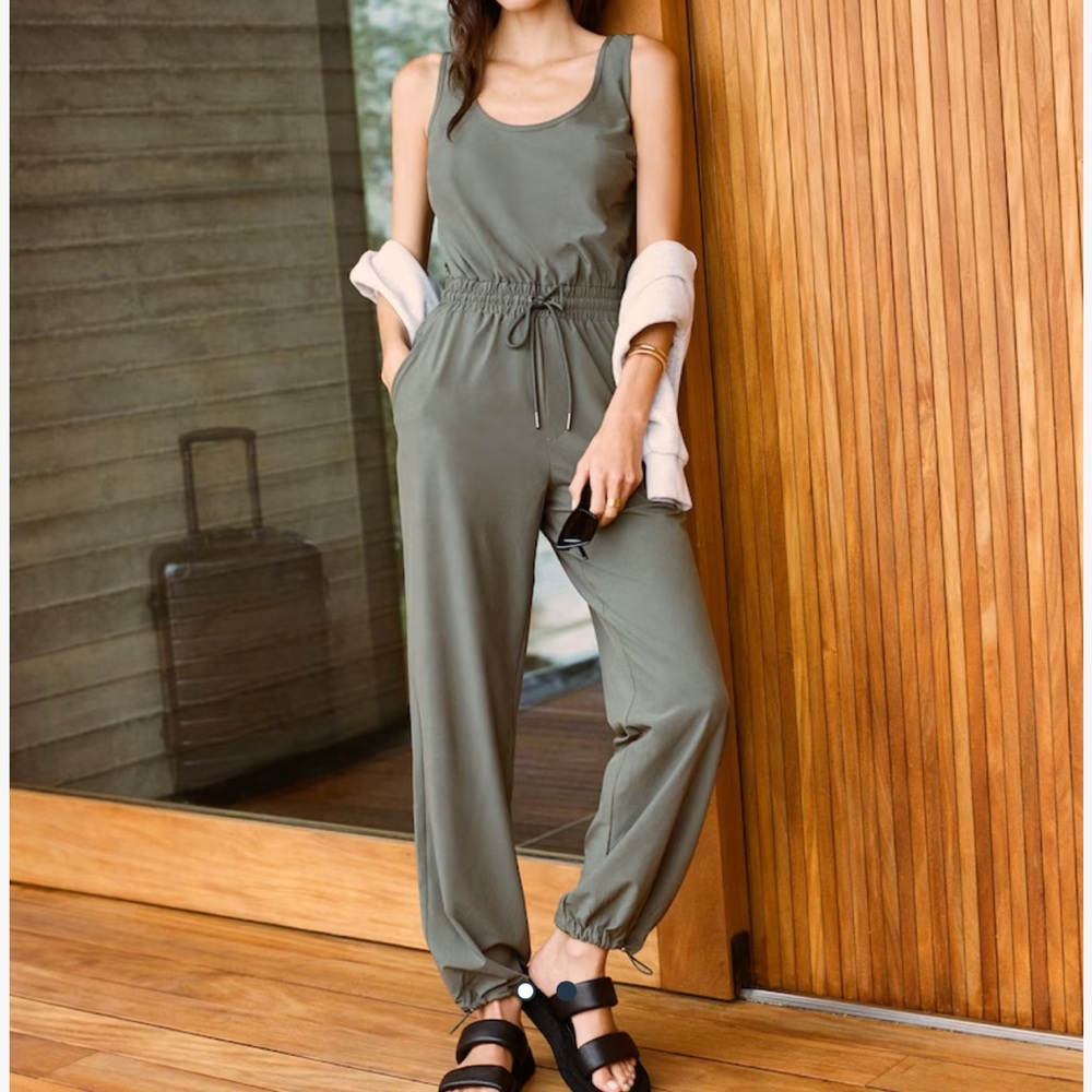 Abercrombie travelers jumpsuit
